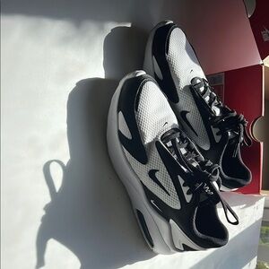 WMNS NIKE AIR MAX BOLT